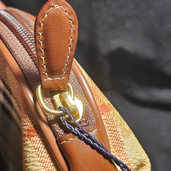 VINTAGE BURBERRYS COSMETIC/MAKE-UP CASE - Picture 7 of 13